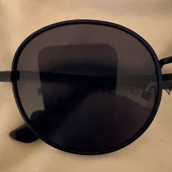 Louis Vuitton Black Round Sunglasses - Picture 15 of 15